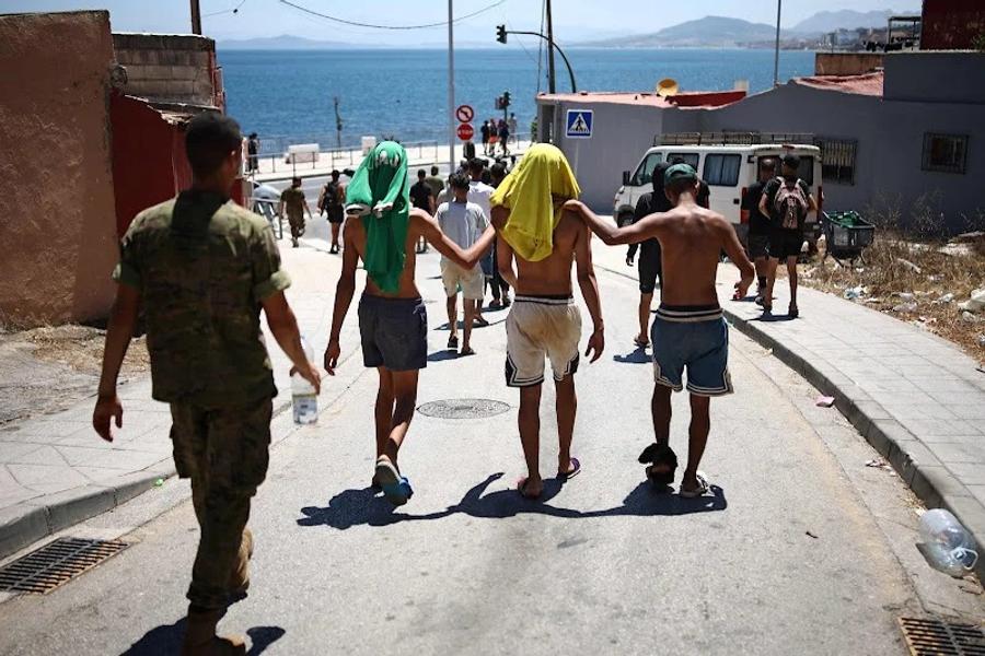 سبتة المحتلة.. توقيف شخصين للاشتباه في استغلال مهاجرين قادمين من المغرب