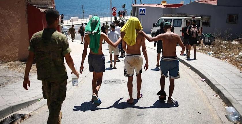سبتة المحتلة.. توقيف شخصين للاشتباه في استغلال مهاجرين قادمين من المغرب