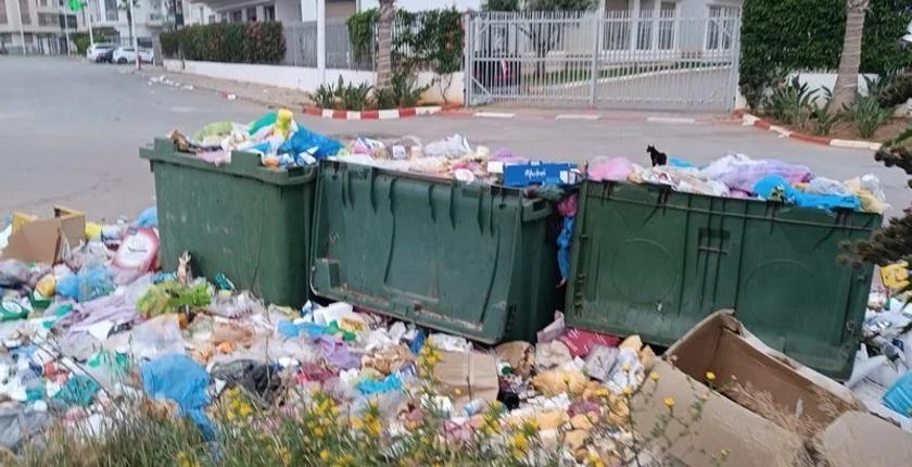 التحقيق في شبهات تحريض العمال واستغلال الأزبال انتخابيا بطنجة