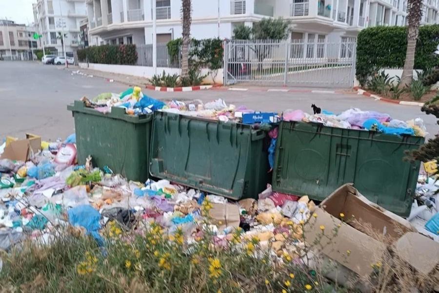 التحقيق في شبهات تحريض العمال واستغلال الأزبال انتخابيا بطنجة