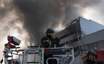 Guerre en Ukraine : une frappe de drones russes détruit un entrepôt lié à Kvartal 95