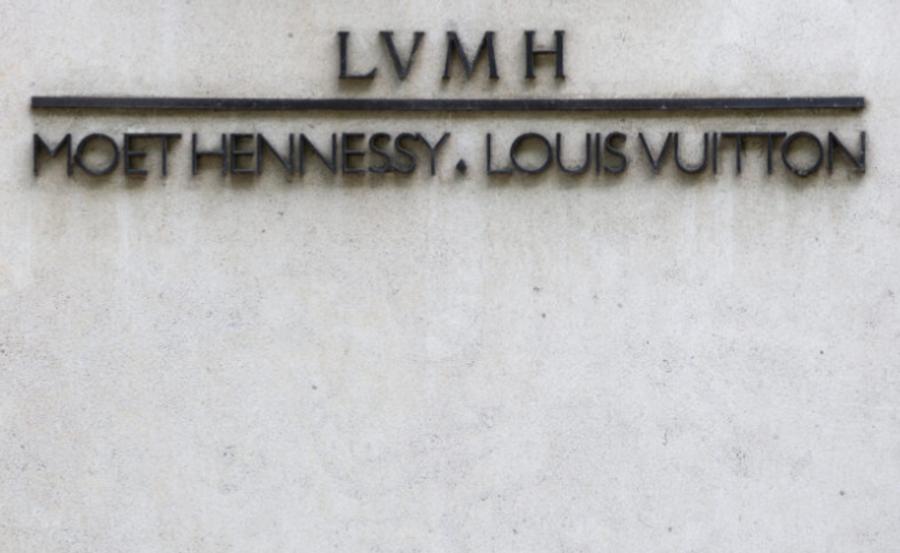 LVMH נפלה מחמשת החברות הגדולות באירופה כשמניות היוקרה נתקלות בלחץ גובר