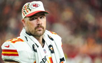 États-Unis : Travis Kelce parmi les victimes d’une vaste escroquerie financière