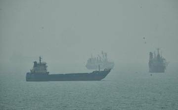Der Schiffsverkehr im Hormuz sinkt aufgrund regionaler Spannungen stark auf drei Schiffe