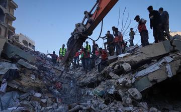 El colapso de un edificio en Gaza deja 21 muertos mientras continúan los ataques israelíes en la Franja