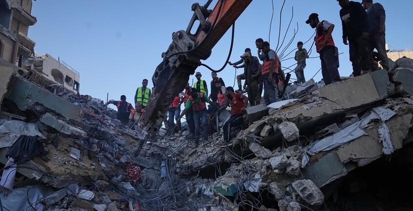 加沙城建筑倒塌造成21人遇难，以色列在加沙地带持续轰炸