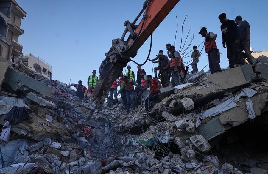 加沙城建筑倒塌造成21人遇难，以色列在加沙地带持续轰炸