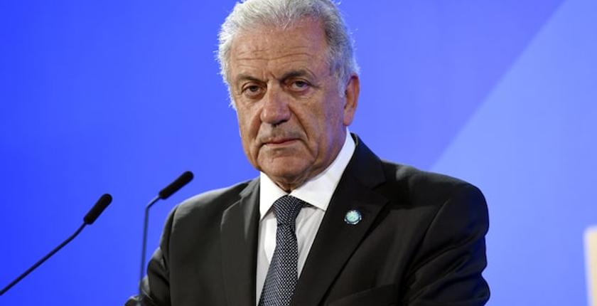 Grèce : le Parlement lève l’immunité d’un ancien commissaire européen dans l’affaire Qatargate