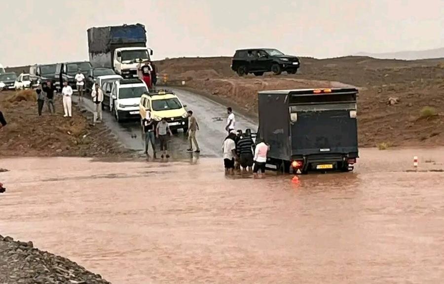 سيول جارفة تحاصر السيارات وتشل حركة السير في أقاليم جهة درعة تافيلالت