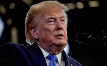 טראמפ מרחיב את המכסים של 50% ליותר מ-70 מוצרים קנדיים