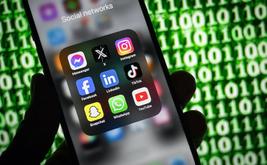 Réseaux sociaux : les restrictions visant les mineurs se multiplient dans le monde