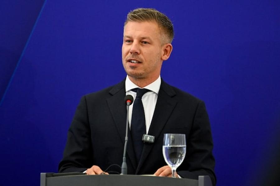 Hungary: Peter Magyar Aims to Revisit Adoption Restrictions for Same-Sex Couples