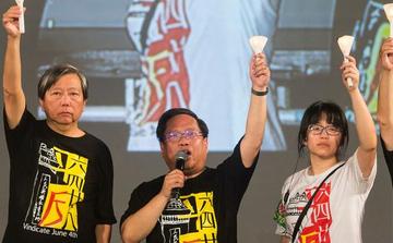 Hongkong : trois défenseurs de la mémoire de Tiananmen condamnés à de lourdes peines de prison