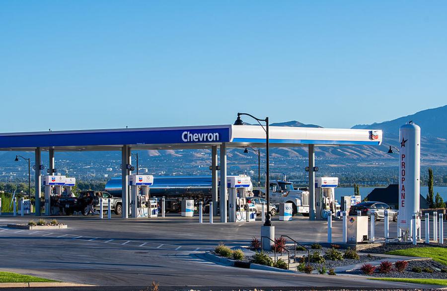 US diesel prices surpass $6 per gallon for the first time
