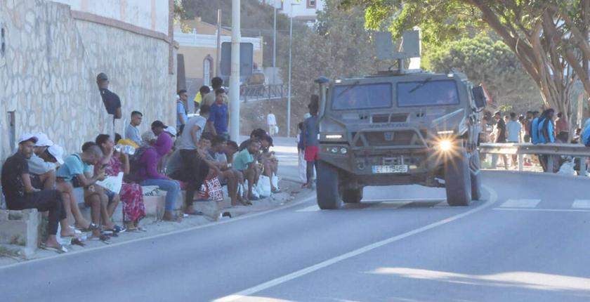 إيداع مغربيين سجن سبتة بتهمة الاعتداء على عسكريين
