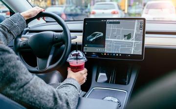 Tesla : un homme condamné après avoir harcelé son ex-compagne à distance