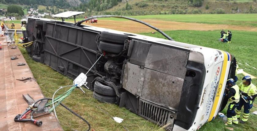 Suisse : cinq morts et 40 blessés dans l’accident d’un car de touristes néerlandais