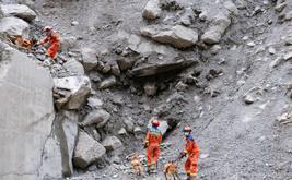 Tíbet: los rescates chinos avanzan lentamente tras las inundaciones y deslizamientos de tierra