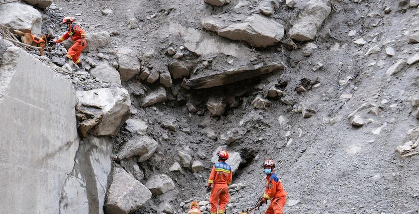 Tibet: Chinese Rescue Efforts Slow After Floods and Landslides
