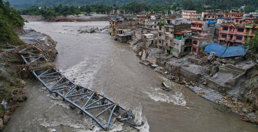 喜马拉雅山：尼泊尔和中国的致命洪水造成超过1000人死亡