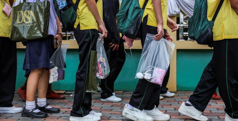 泰国：一所学校在枪击事件后重开，安全措施升级