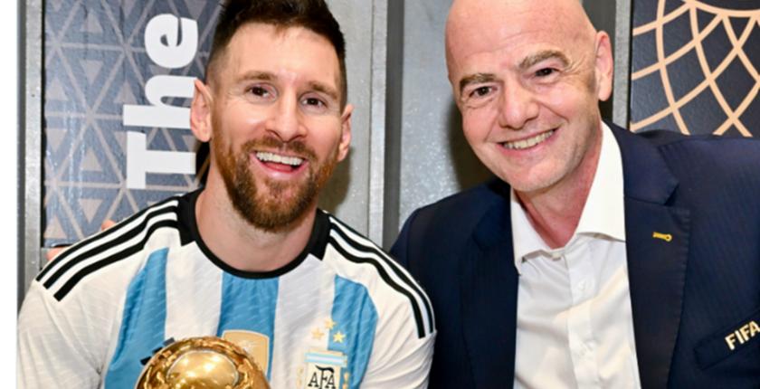FIFA-voorzitter Gianni Infantino eert Lionel Messi na zijn internationale afscheid