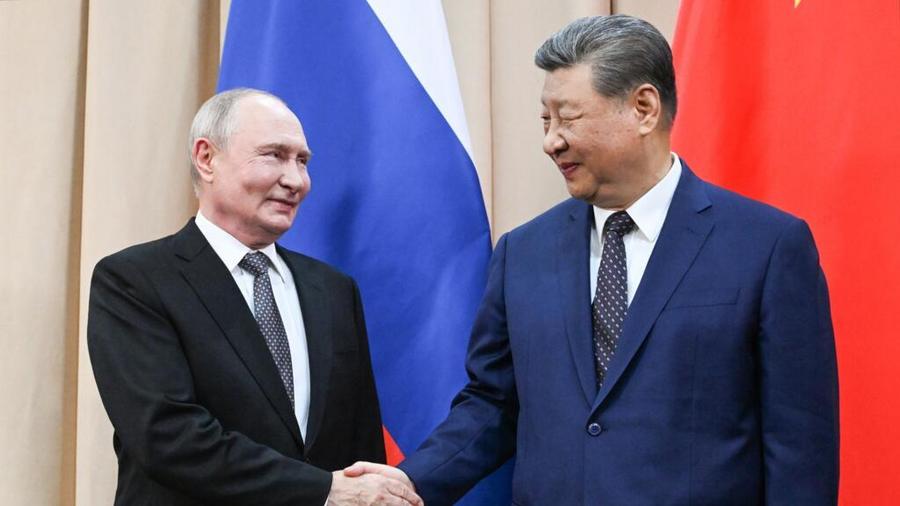 Poutine-Pezeshkian : une rencontre stratégique au sommet de l’OCS au Kirghizstan