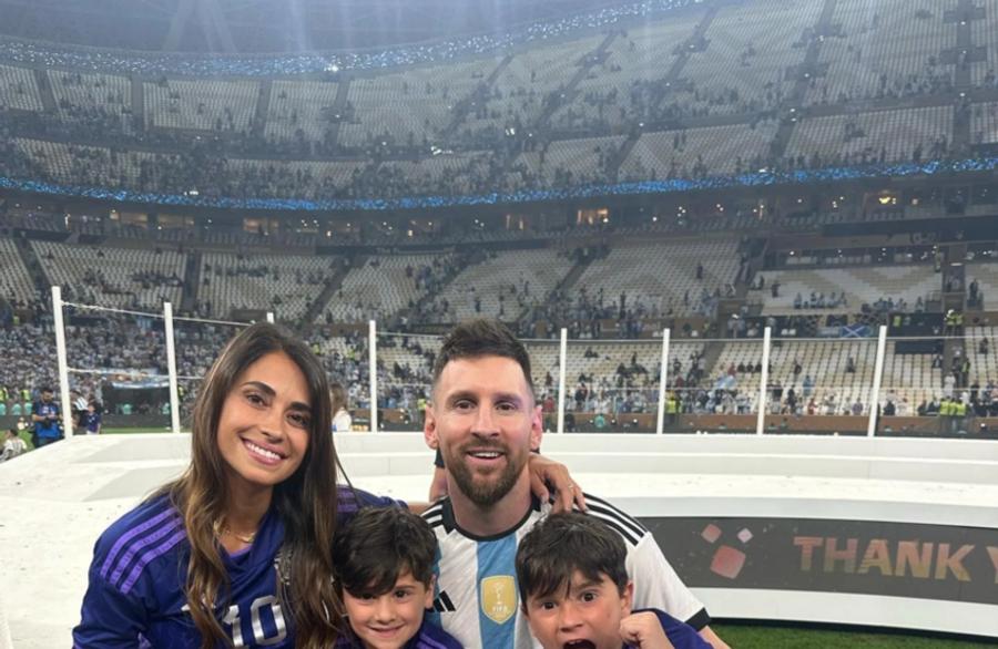 Messi recebe apoio emocional da esposa após anúncio de aposentadoria internacional