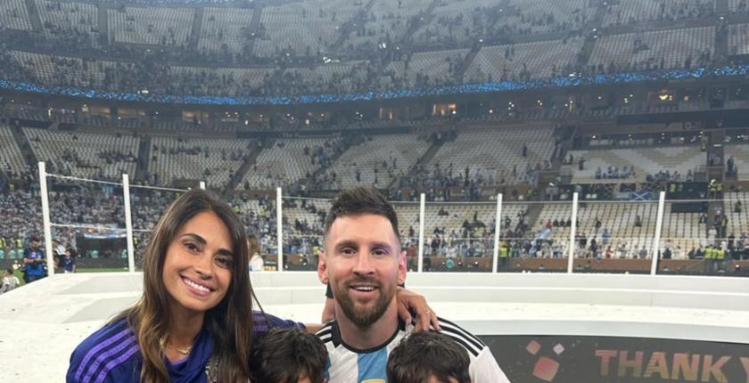 Messi recebe apoio emocional da esposa após anúncio de aposentadoria internacional