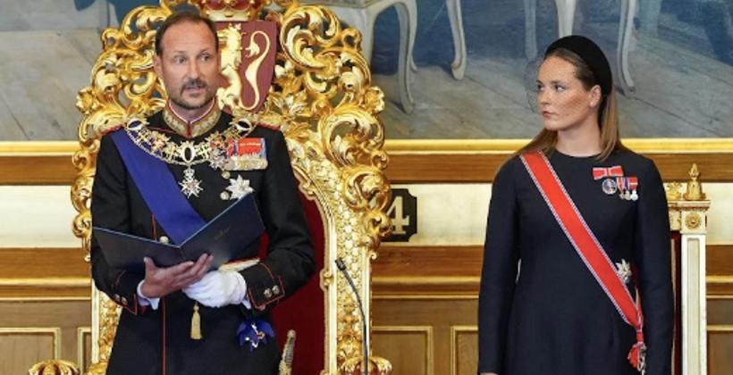 Haakon VIII legt verfassungsmäßigen Eid als neuer König Norwegens ab