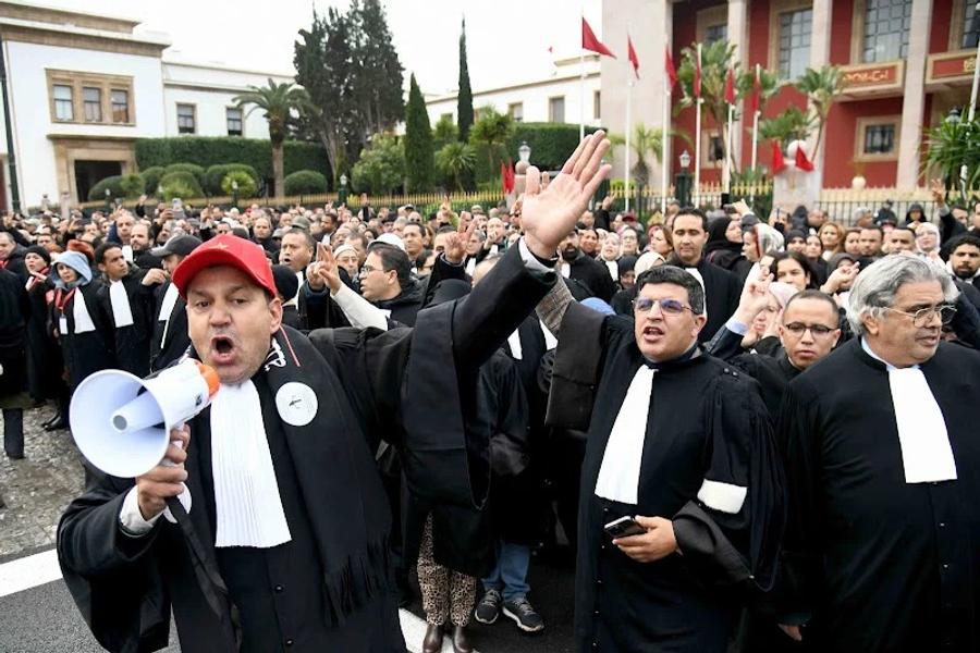 المحامون يتجهون لتمديد التوقف عن تقديم الخدمات المهنية