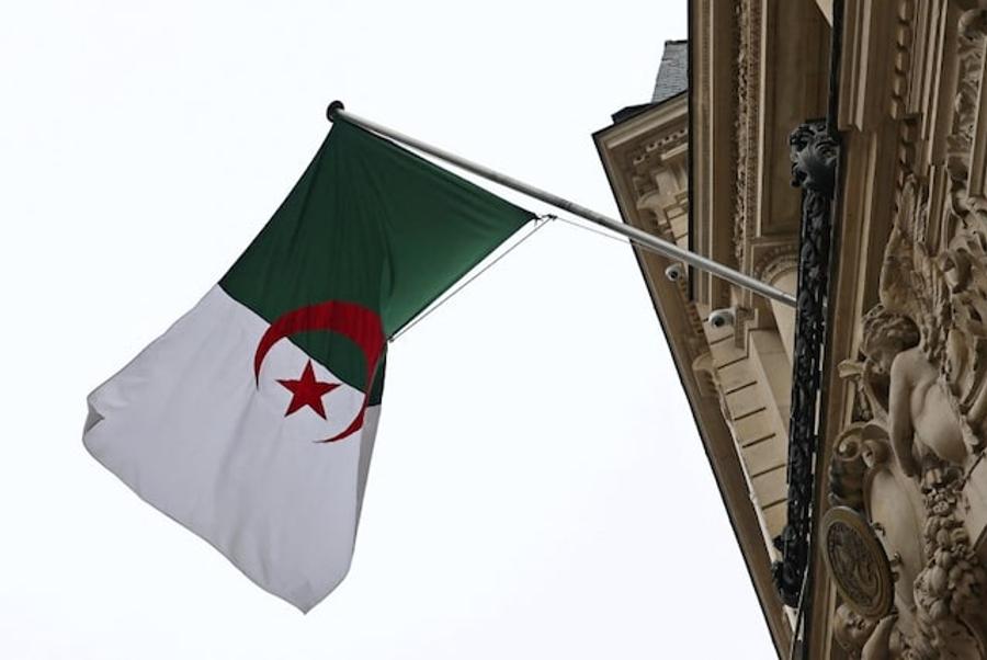 L’Algérie rompt ses relations diplomatiques avec les Émirats arabes unis