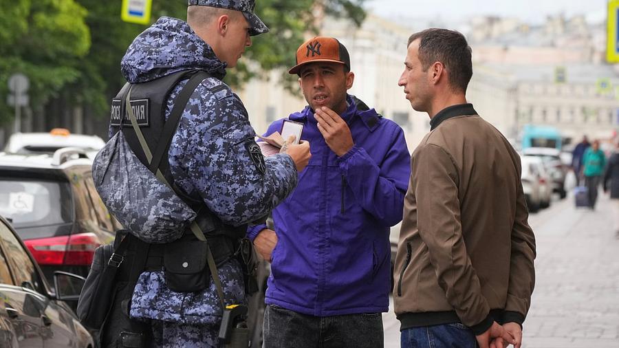 Russie : près de 100 000 étrangers expulsés en dix-huit mois sur fond de durcissement migratoire