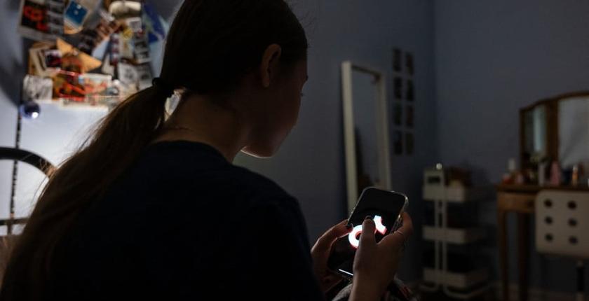La France relance son projet d’interdiction des réseaux sociaux avant 15 ans