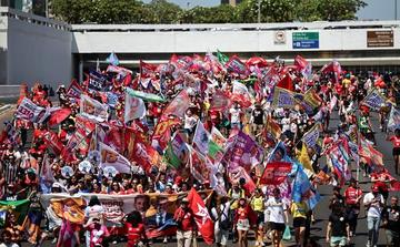 Brésil : des milliers de personnes descendent dans la rue pour soutenir Lula