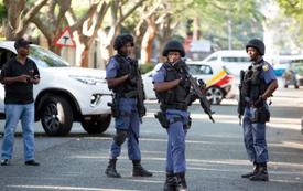Il Sudafrica affronta un rinnovato scrutinio per la violenza armata e gli alti tassi di omicidio