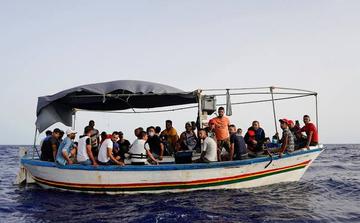 موجة جديدة من المهاجرين تصل إلى لامبيدوزا الإيطالية