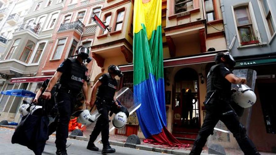 ترکیه: عملیات وسیع علیه فعالان و مکان‌های LGBT+ به نام خانواده