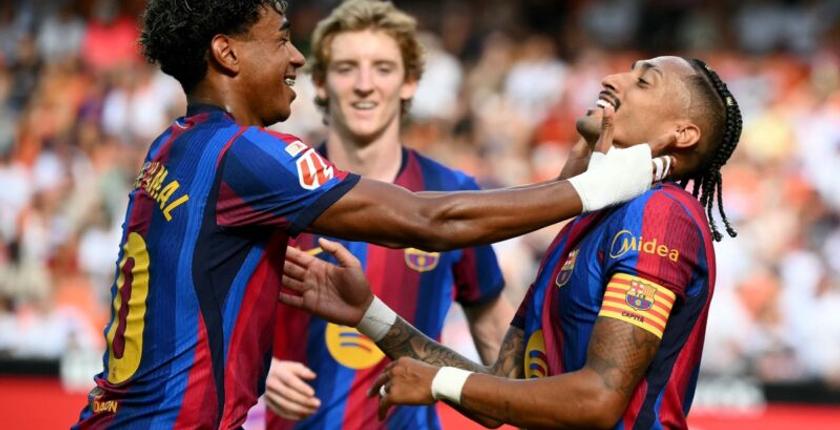 برشلونة يسحق فالنسيا بخماسية وينفرد بصدارة الدوري الإسباني