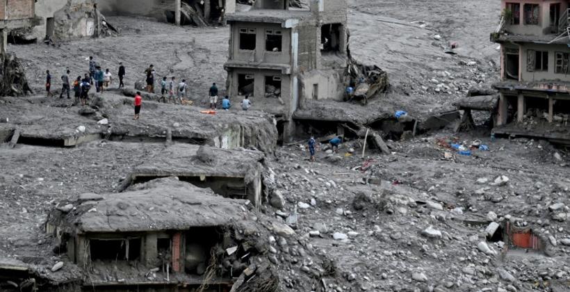 Himalaya: el balance de la catástrofe asciende a 1,384 muertos y más de 5,500 desaparecidos