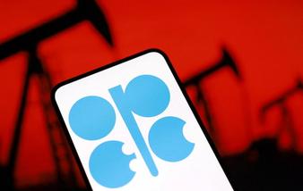 OPEC+ को बाजार की उथल-पुथल के बावजूद अपनी तेल नीति बनाए रखनी चाहिए