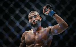 Salahdine Parnasse frappe fort pour ses débuts à l’UFC avec un KO express à Paris