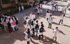 Téléphones portables à l’école au Maroc : pourquoi l’interdiction peine encore à s’imposer