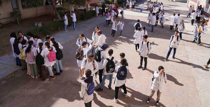 Téléphones portables à l’école au Maroc : pourquoi l’interdiction peine encore à s’imposer