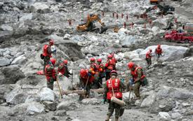 China-Nepal: tras el deslizamiento de tierra, el principal puesto fronterizo queda en silencio
