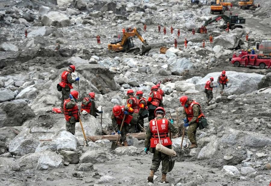 China-Nepal: After the Landslide, the Main Border Crossing Falls Silent