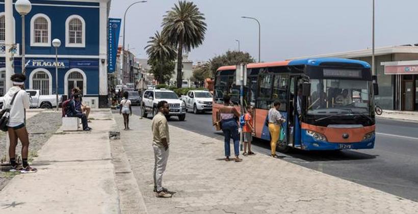 כף ורדה: תאונת אוטובוס גבתה לפחות 24 חיים באי פוגו