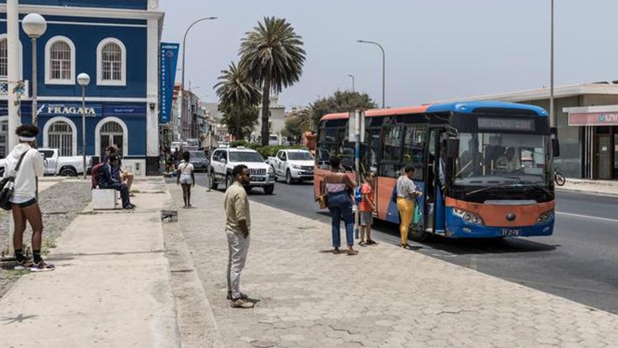כף ורדה: תאונת אוטובוס גבתה לפחות 24 חיים באי פוגו