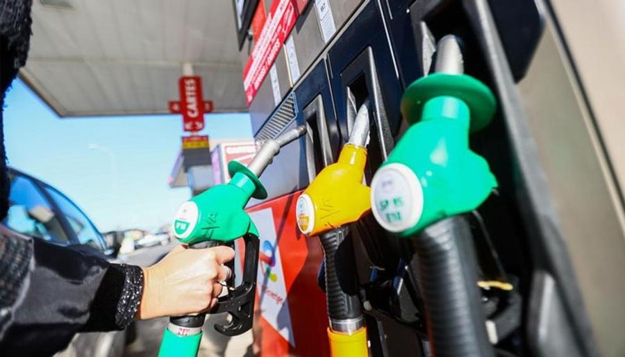 Carburants : pourquoi la baisse des prix pourrait durer en 2026