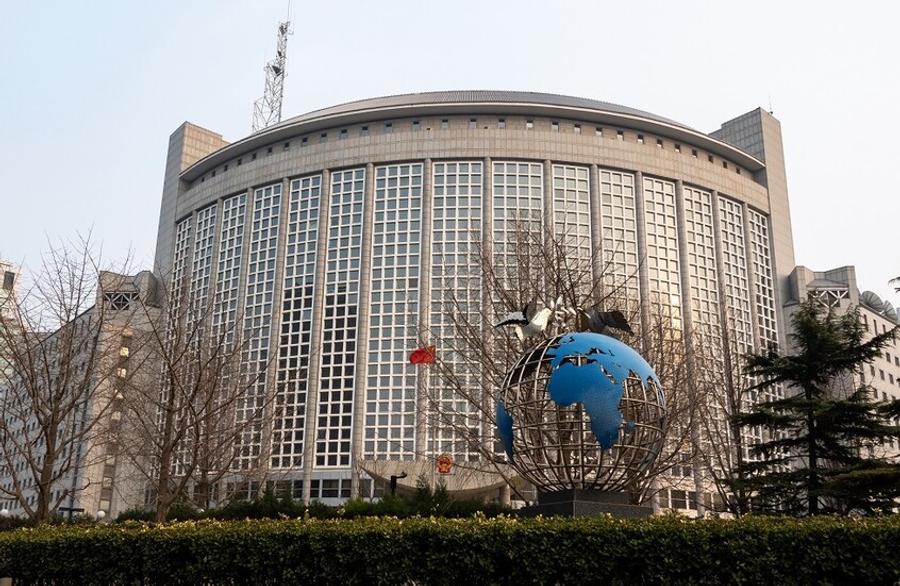 北京敦促华盛顿不要夸大“中国威胁”，以此为其在格陵兰岛的目标辩护
